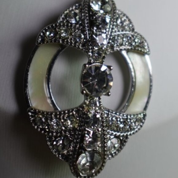 Lia Sophia Long Mother of Pearl Enamel Crystal Rhinestones Necklace & Pendant - Picture 3 of 8